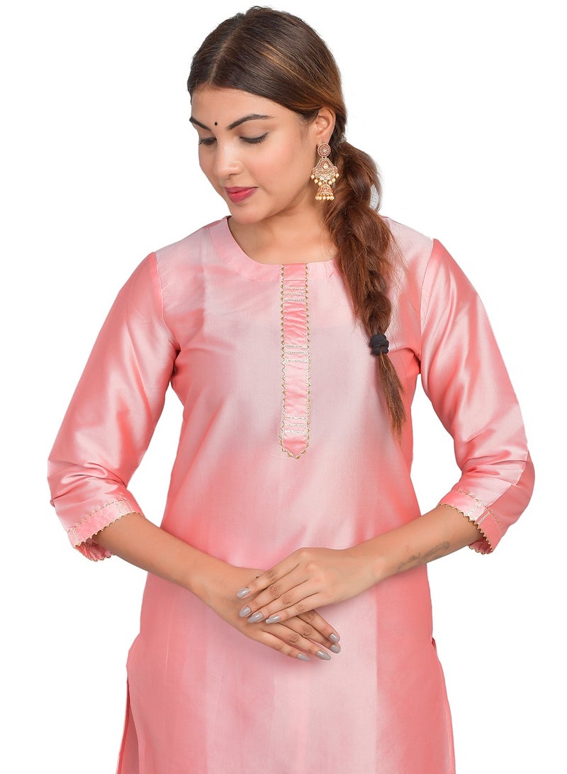 ريارا كورتي نسائي خوخي مع بنطلون طقم 3/4 كم كورتا بانت طقم حرير فني (تفتا سادة) مقاس XXL  - Image 3