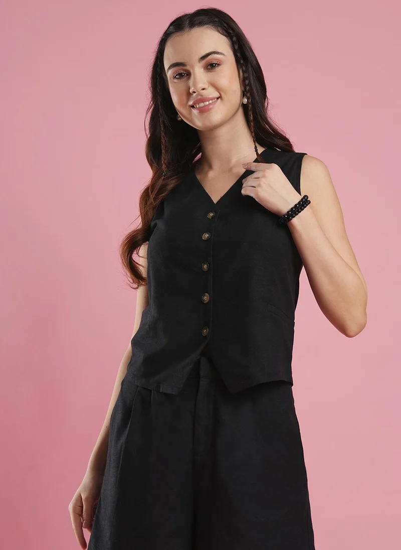Globus Women Black V-Neck Sleeveless Vest Top With Shorts
