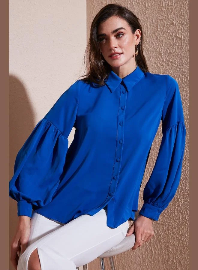 ليلا قميص نسائي بأكمام بالون وياقة سادة وتفاصيل خياطة بقصة عادية من ليلا