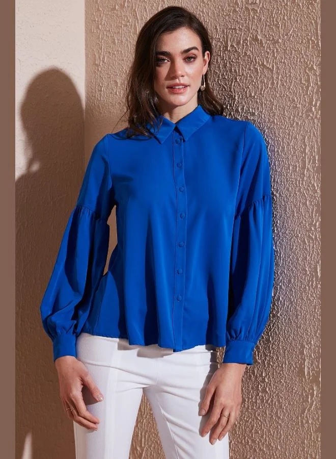 ليلا قميص نسائي بأكمام بالون وياقة سادة وتفاصيل خياطة بقصة عادية من ليلا