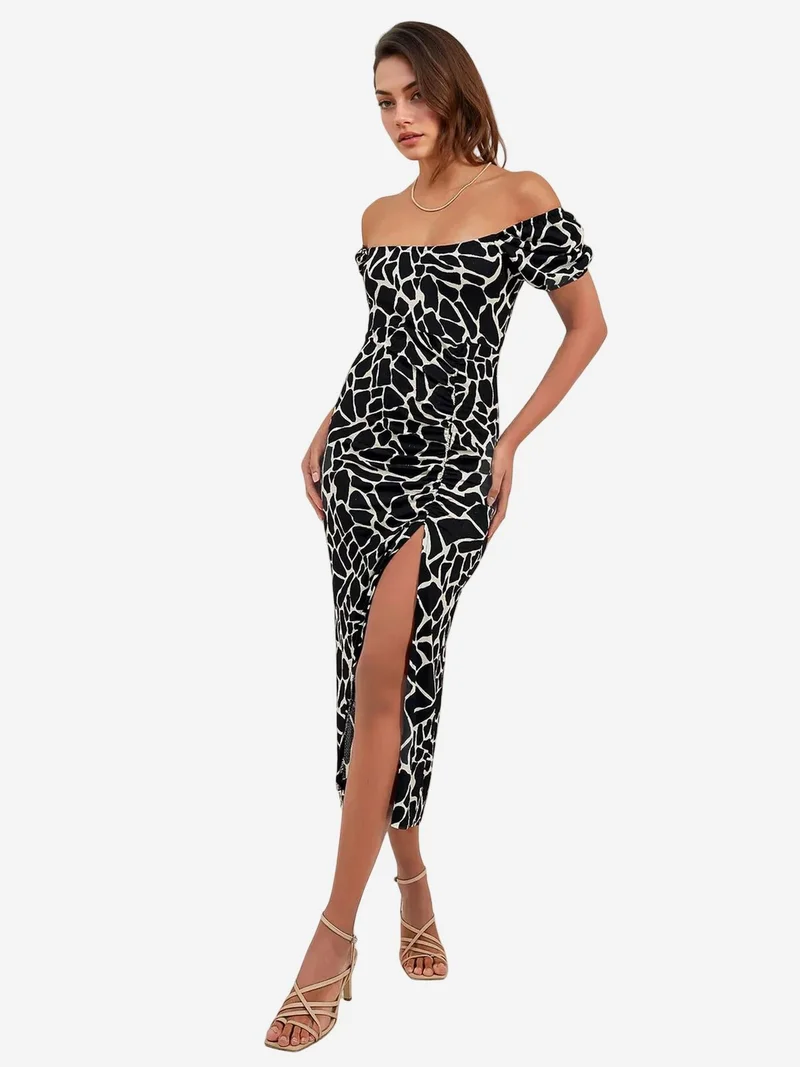 بيغ دارت فستان ميدي محبوك بنقوش بياقة مربعة