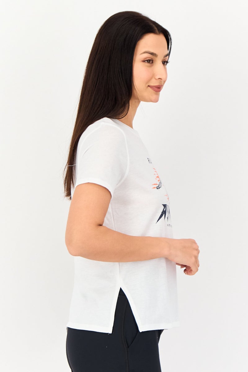 UNDER ARMOUR تي شيرت جري نسائي بأكمام قصيرة فضفاضة، أبيض - Image 4