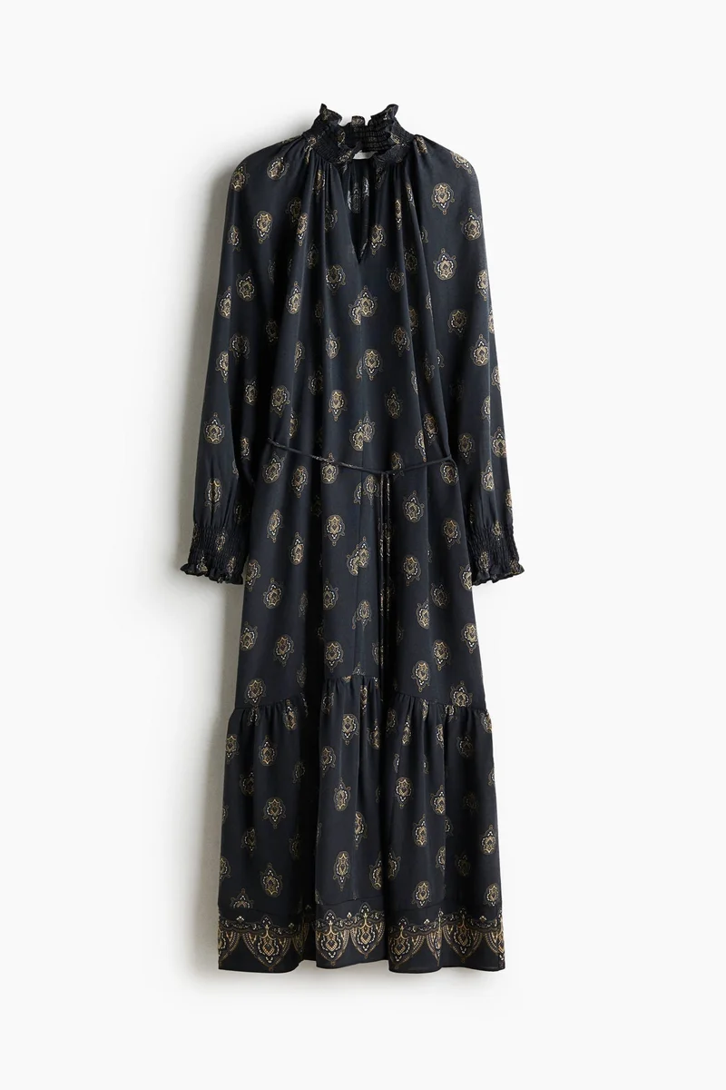 اتش اند ام فستان بتفاصيل مزمومة