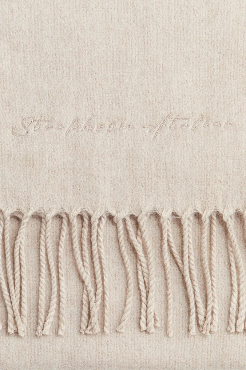 اتش اند ام وشاح محبوك