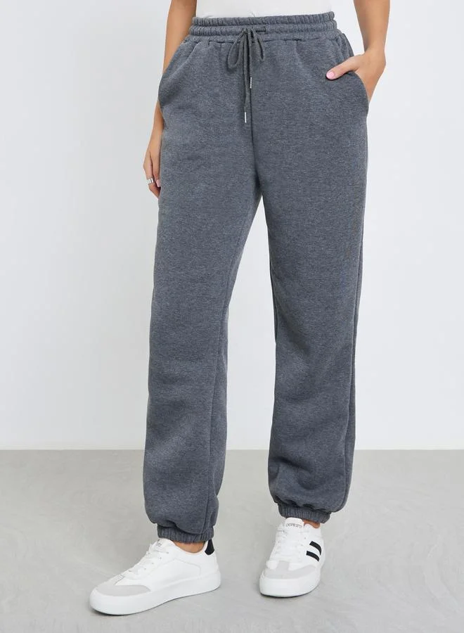 ستايلي جوغر بأرجل واسعة ورباط خصر