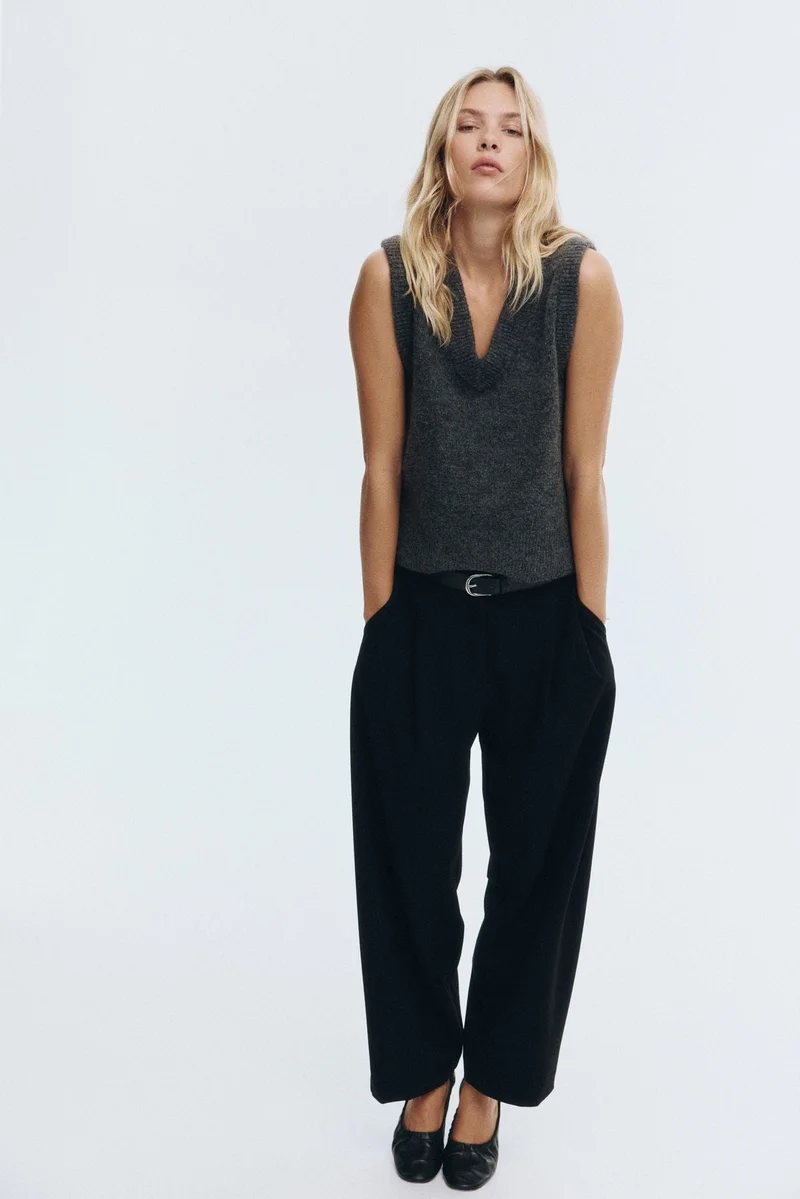 اتش اند ام كنزة بدون أكمام بتصميم قصير