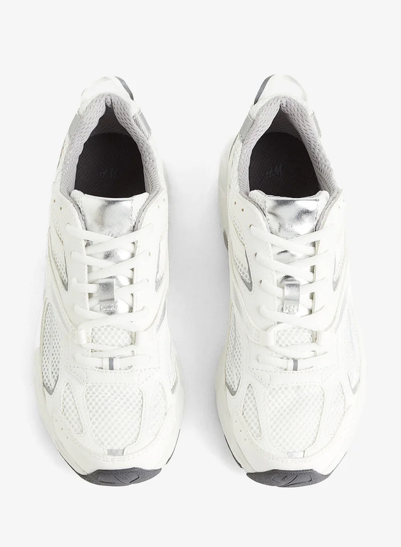 اتش اند ام حذاء رياضي بتصميم مكتنز