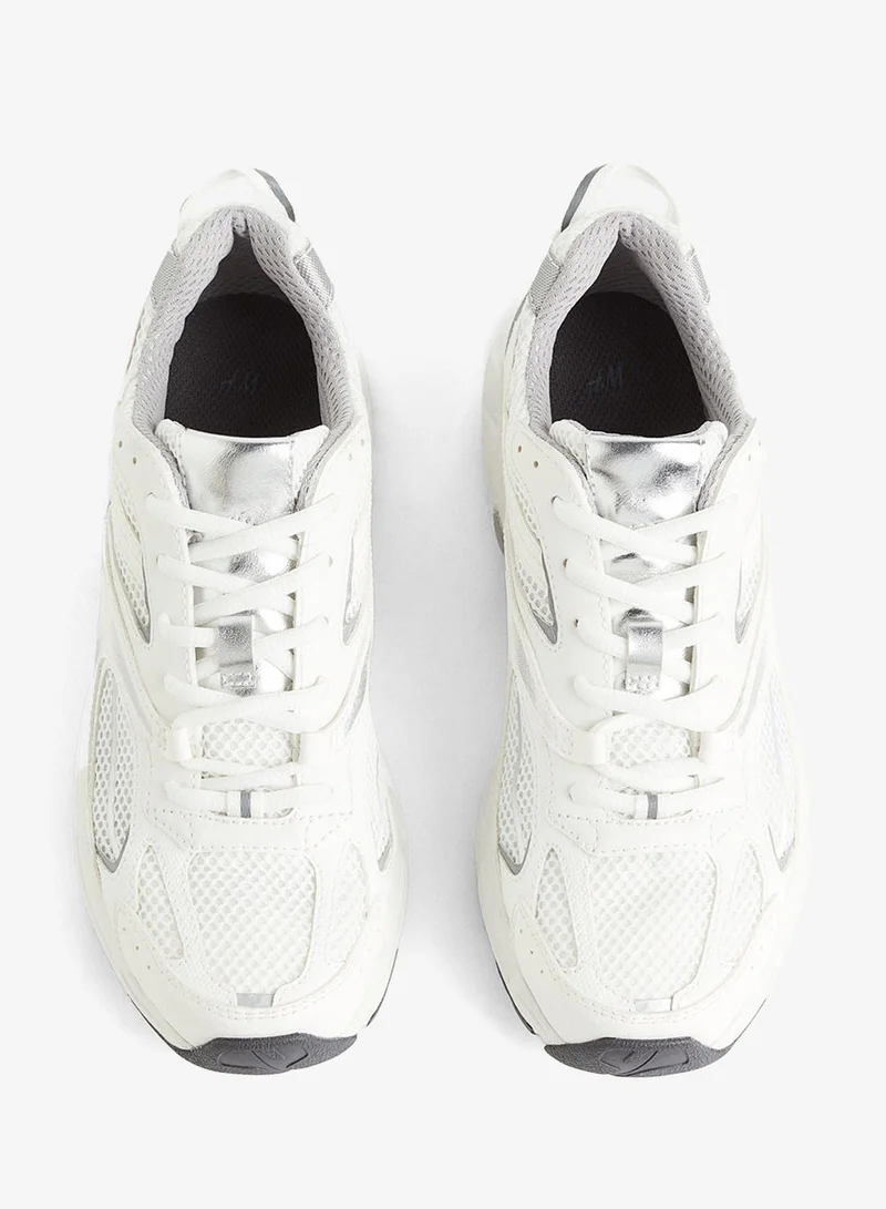 اتش اند ام حذاء رياضي بتصميم مكتنز