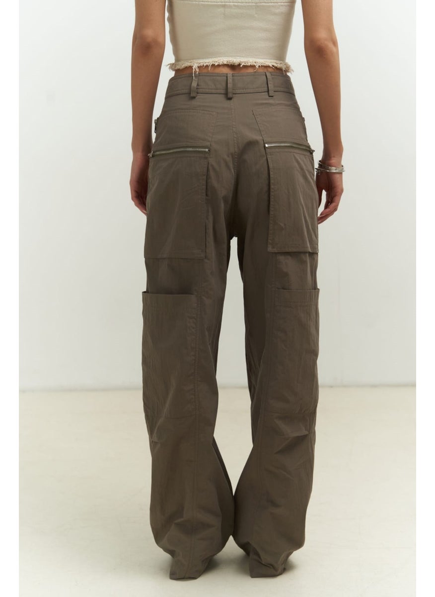 Collection Wendy Khaki Parachute Cargo Pants - pzsku/Z792F2661DFEC3989E558Z/45/_/1727880959/e3cddcde-cda0-40b2-a8b1-047088181dba