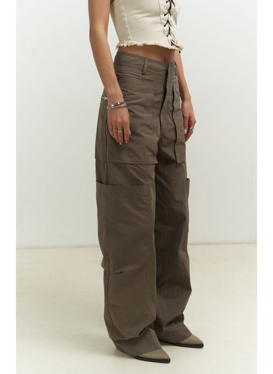 Collection Wendy Khaki Parachute Cargo Pants - pzsku/Z792F2661DFEC3989E558Z/45/_/1728060491/d9a6d812-4a30-440e-a9f8-52b1772444dd