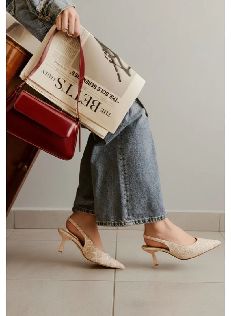 لندن راج حذاء بكعب هريرة بمقدمة مدببة باللون البيج