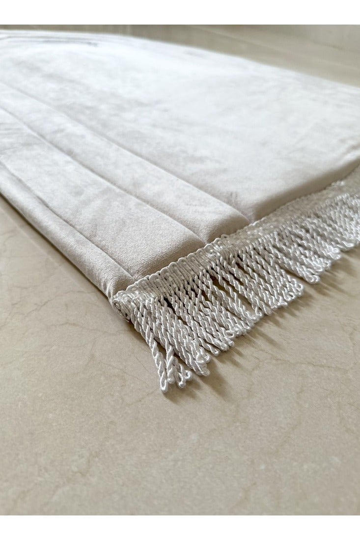 طقم سجادة صلاة بشكل المحراب محشوة بطانة اسفنج سماكة ٢سم مع ثوب صلاة بربطة جانبية بكسرات- وردي - Image 3