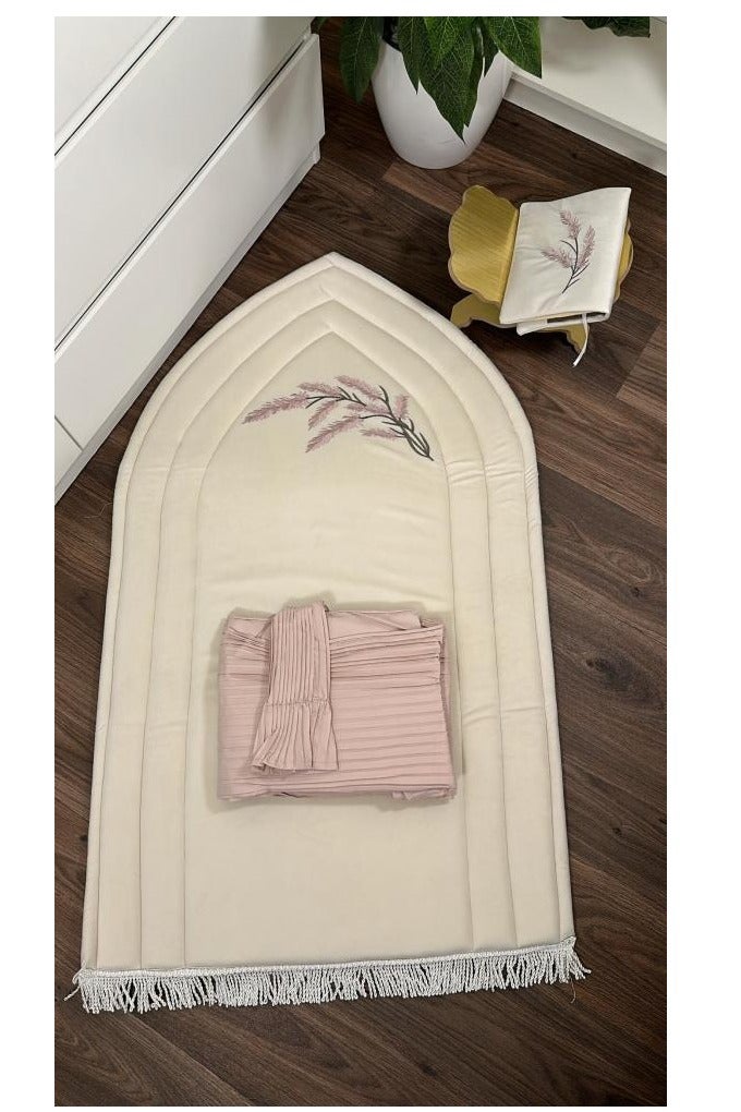 طقم سجادة صلاة بشكل المحراب محشوة بطانة اسفنج سماكة ٢سم مع ثوب صلاة بربطة جانبية بكسرات- وردي - Image 2