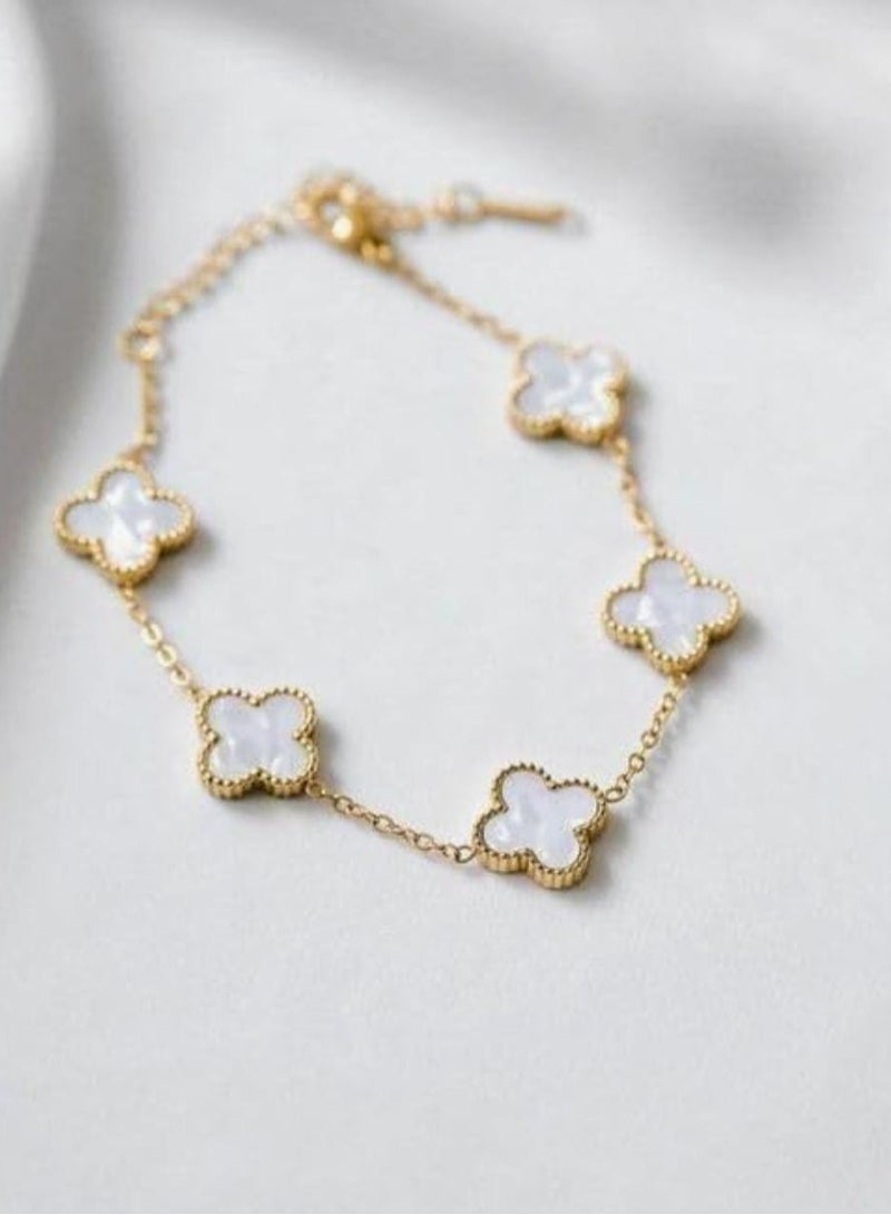 لاكجيريا سوار من الفولاذ المقاوم للصدأ مطلي بالذهب عيار 18 قيراطًا على شكل زهرة البرسيم ذات الأربع أوراق للنساء ابيض - Image 3