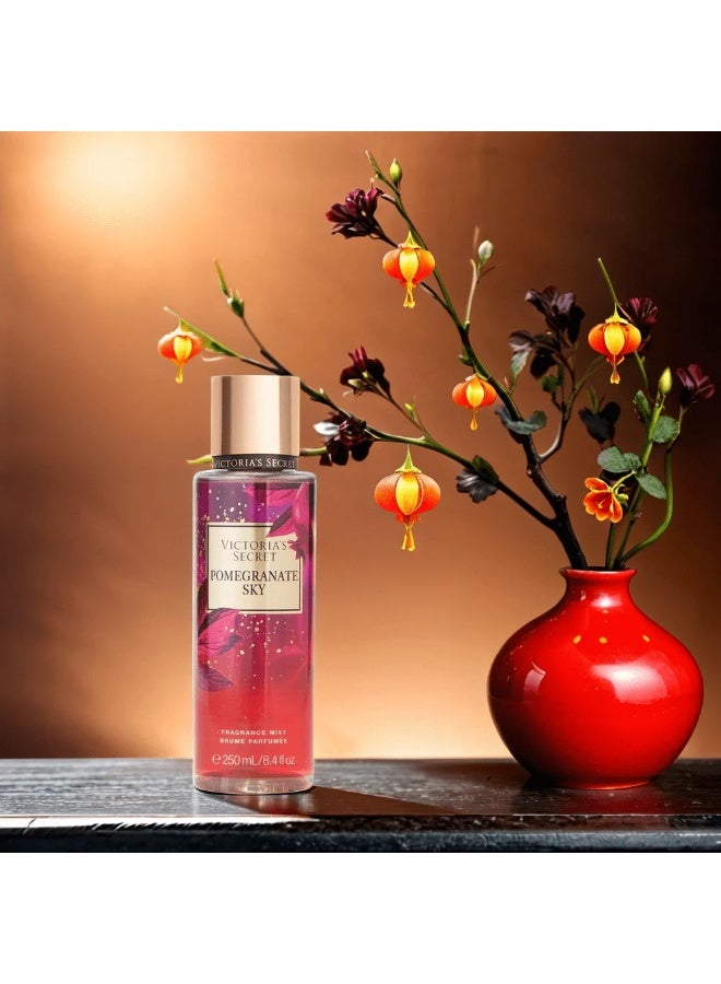 Victoria Secret Pink Pomegranate Sky Fragrance Mist Brume Parfumee 250 ML - Image 1