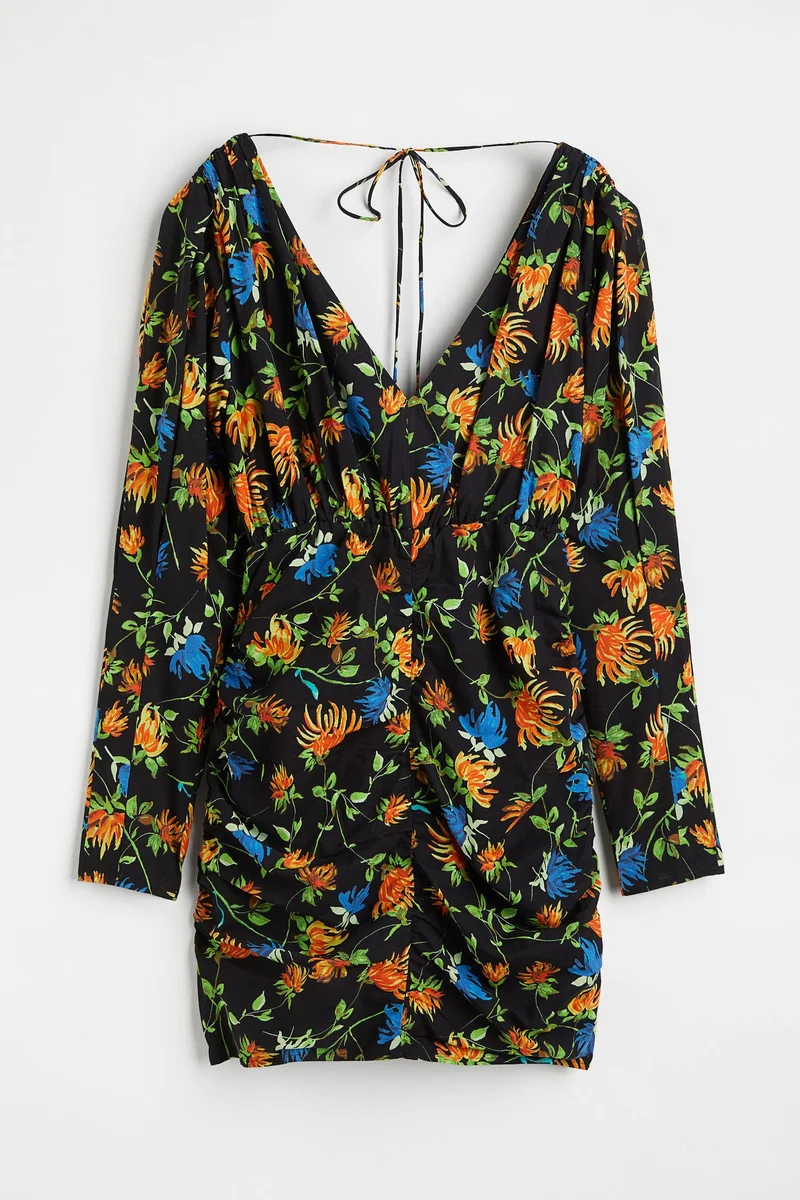 اتش اند ام فستان بقبة على شكل V