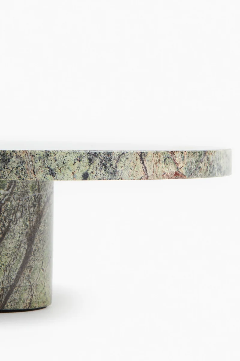 اتش اند ام حامل كيك من الرخام