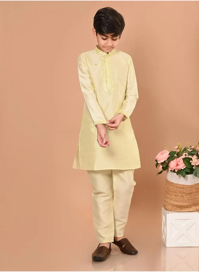 ليلك Embellished Kurta Pajama Set