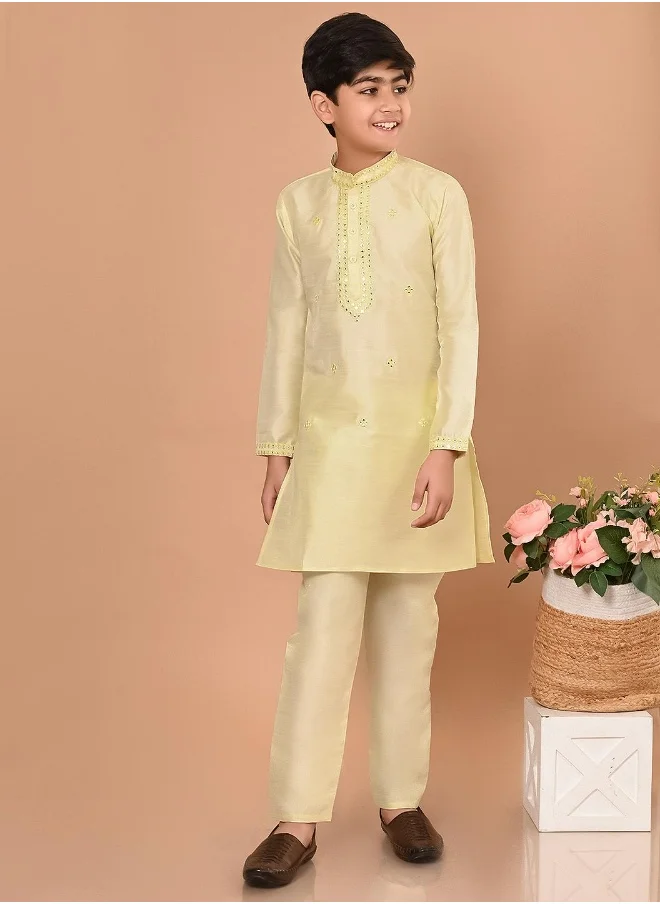 ليلك Embellished Kurta Pajama Set