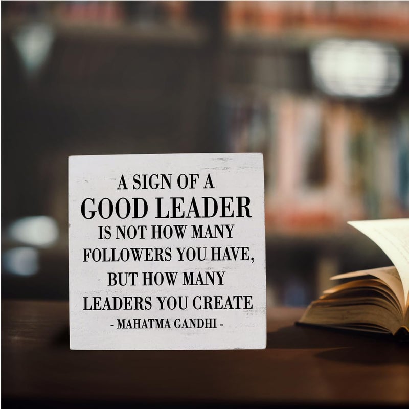 HTBIG Inspirational A Sign of A Good Leader Desk Decor Wooden Box Sign Office Decor Rustic White Wood Block Plaque Box Sign for Leader Boss Mentor Home Office Desk Shelf Table Decoration Leadership Gift - Image 4