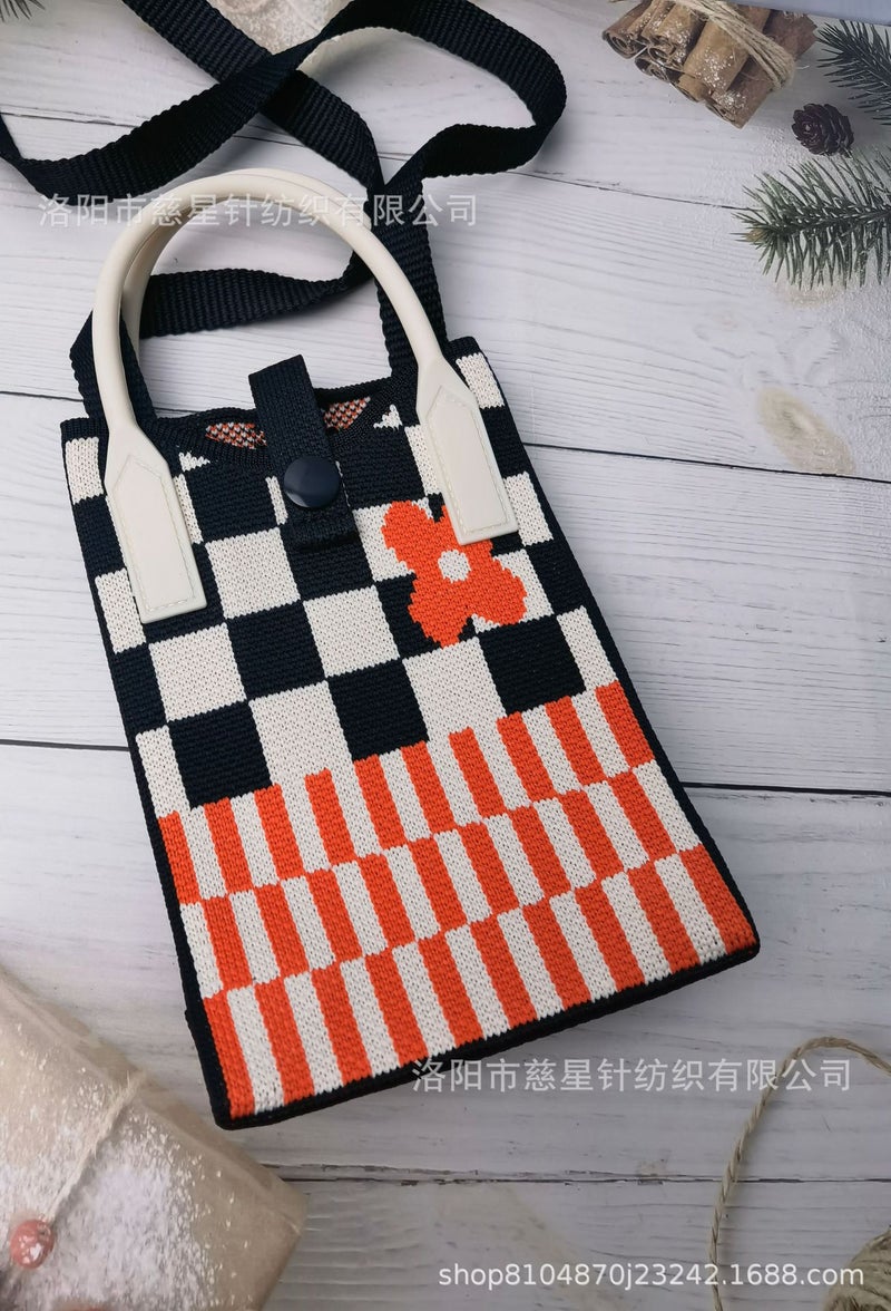 2025 Autumn New Style Girl'S Heart-Shaped Handbag For Carrying Mobile Phones, Knitted Crossbody Bag, Portable Textured Small Handbag - Image 1