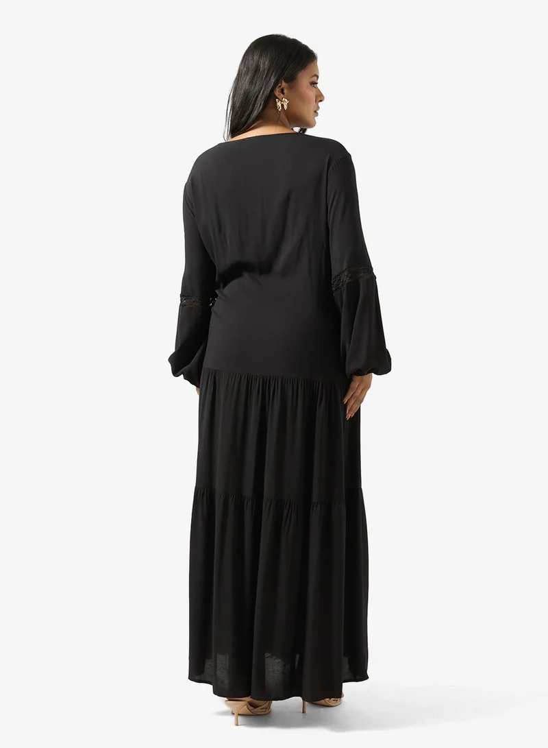 جينجر بلس فستان بوهيمي بياقة على شكل حرف