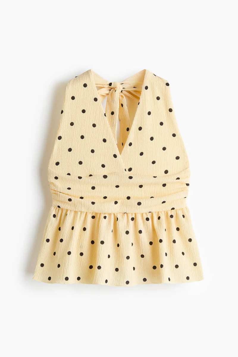 اتش اند ام بلوزة بتصميم حافة مموجة وملفوف حول الرقبة