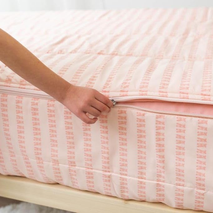Beddy's بيتي's بيلا رينا للفتيات غطاء سرير متين بسحاب للأطفال، سرير في حقيبة، ملاءات وغطاء لحاف باللون الوردي، سهل التركيب والغسل، يشمل غطاء وسادة ووسادة، ناعم جداً لجميع الفصول - Image 1