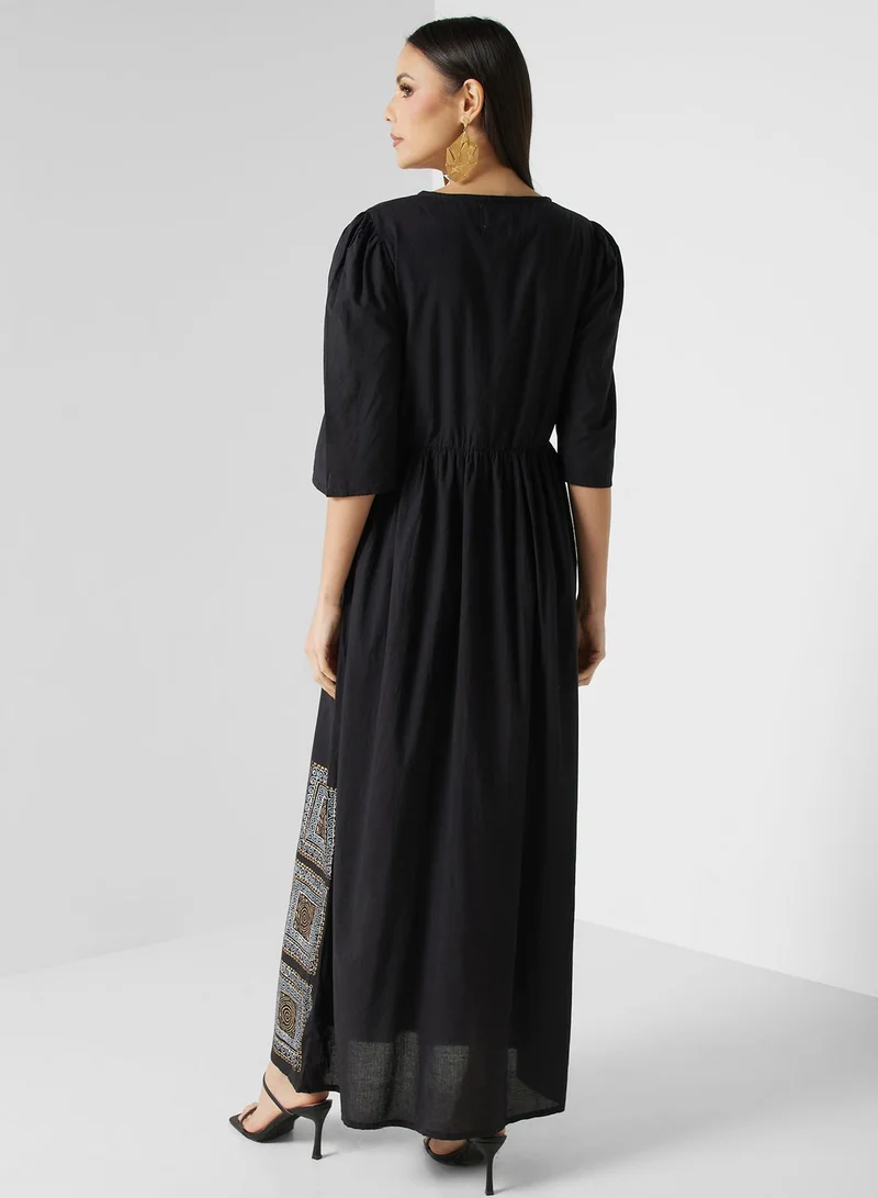 ARABIAN CLOSET Embroidered Tiered Jalabiya