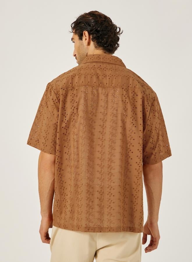 Styli Schiffli Notch Label Neck Relaxed Fit Shirt  - Image 4