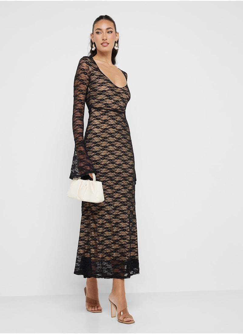 جينجر فستان ضيق بياقة واسعة وأكمام الجرس من الدانتيل - Image 4