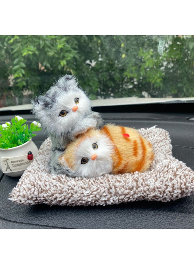 لوازم تزيين السيارة على شكل قطة مصنوعة من الكربون المنشط لسيارة زوجين قطط من فحم الخيزران لعبة محاكاة قطط لطيفة ومبتكرة - اللون: قطة بيضاء نائمة صغيرة الحجم (مع صرخة) - Image 4