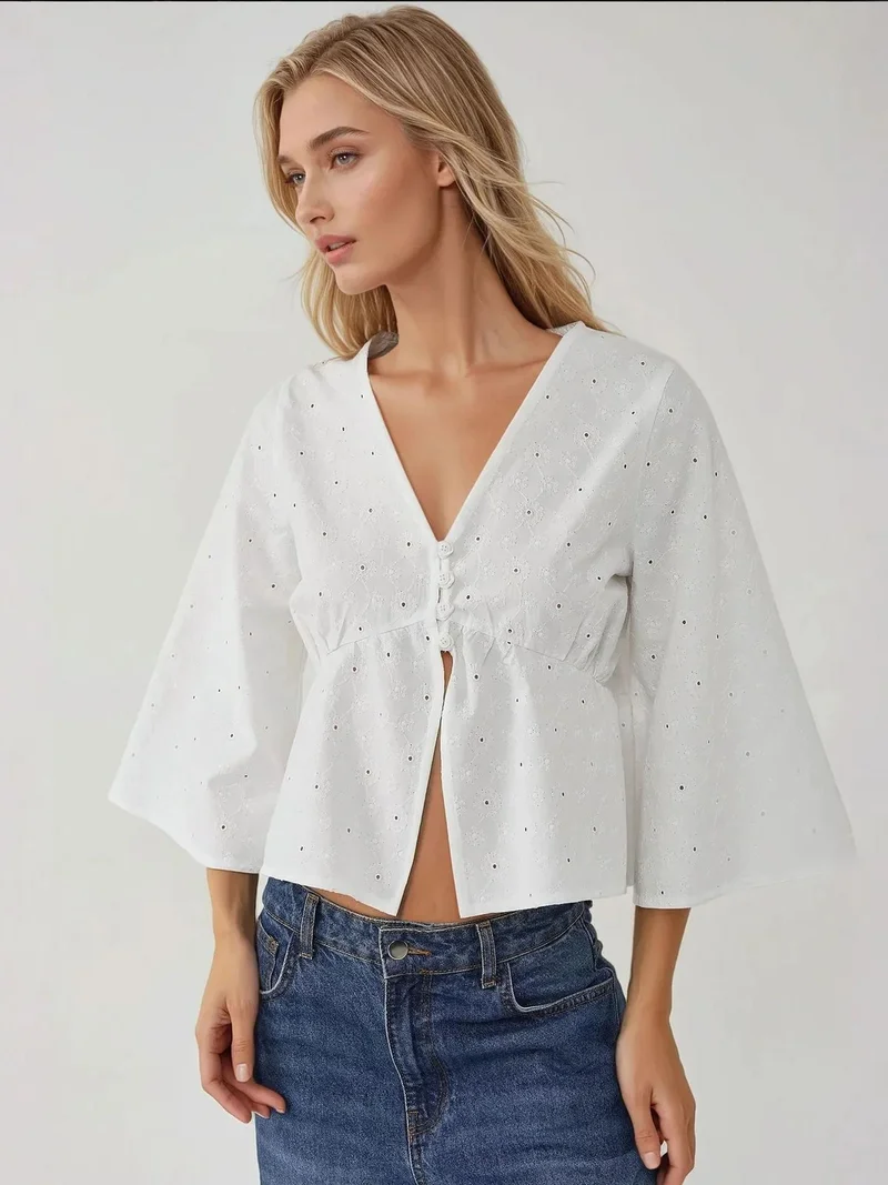 زوبعة بلوزة قصيرة بياقة على شكل حرف  ورباط مزخرف