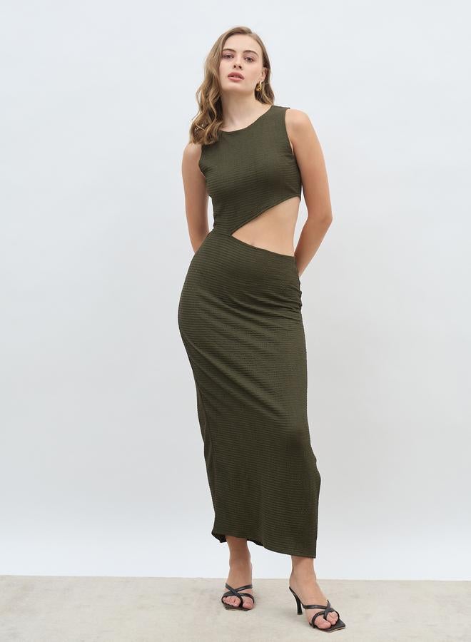 Styli Women Green Textured Cut Out Waist Sheath Maxi Dress with Side Slit - Image 2
