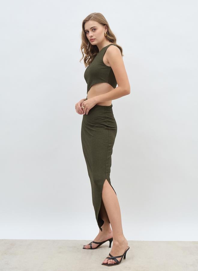 Styli Women Green Textured Cut Out Waist Sheath Maxi Dress with Side Slit - Image 3