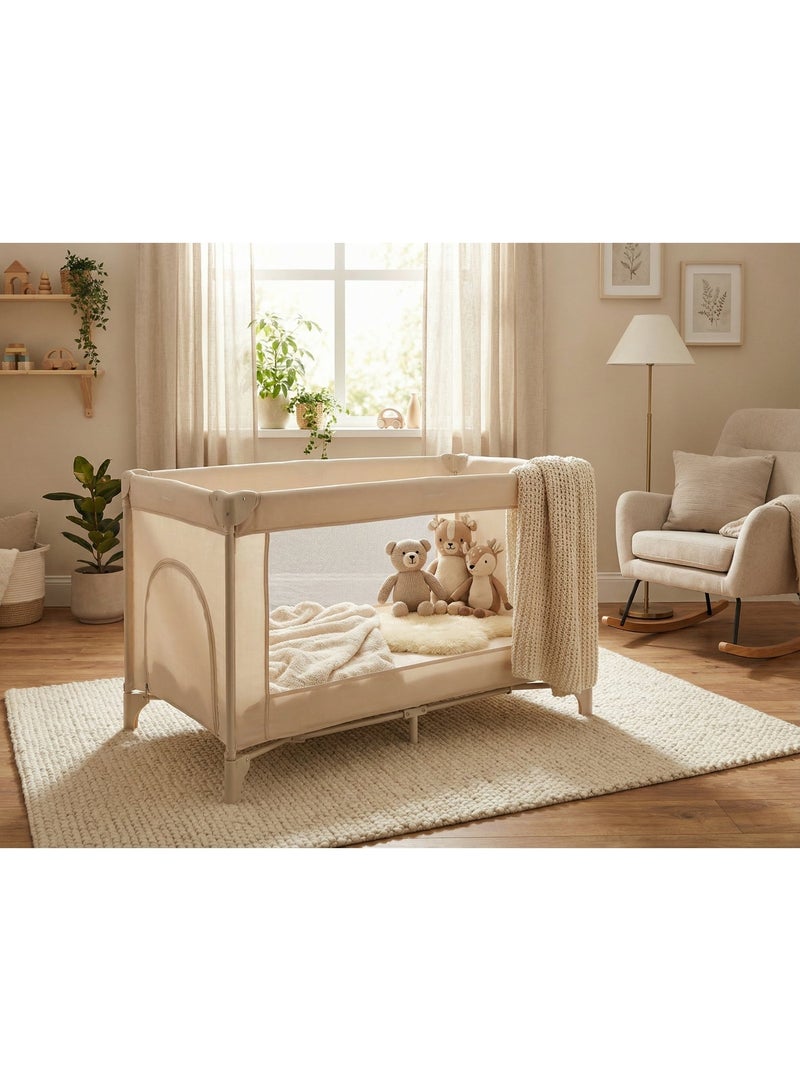 آسي بلاي سرير أطفال قابل للحمل وقابل للطي للسفر، سرير لعب وسرير سفر مع مرتبة مريحة، مركز حضانة مثالي للرضّع. - Image 2