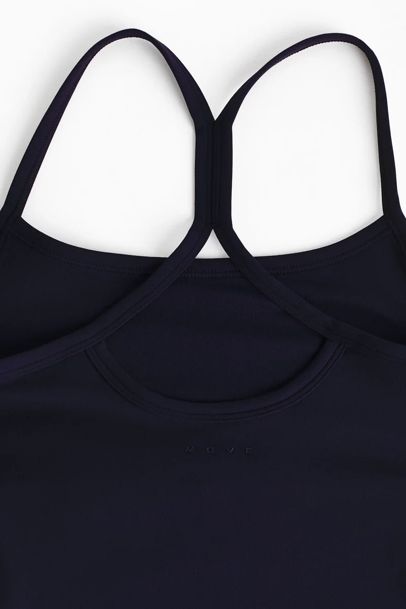 اتش اند ام بلوزة رياضية بحمالات كتف وحمالة صدر داخلية من نسيج سوفت موف™