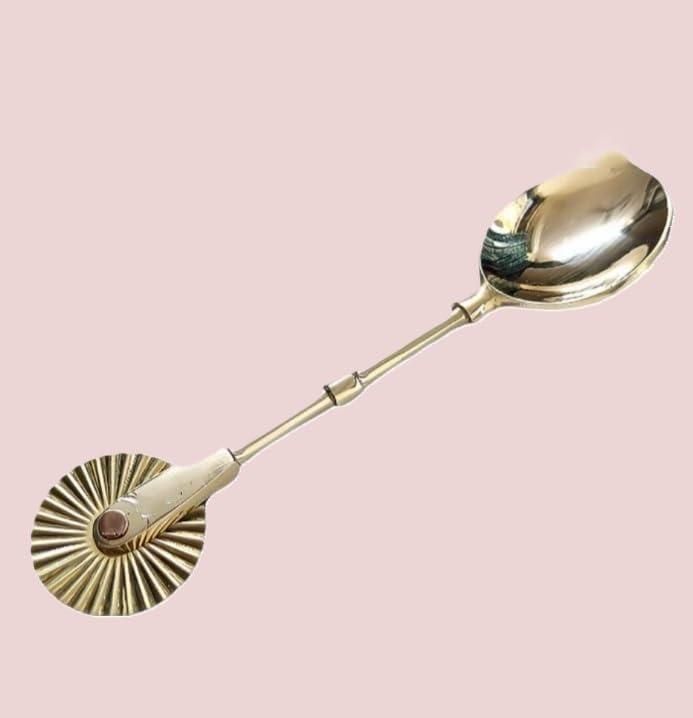 GS KITCHENWARE GS Brass Karanji Cutter Tool GujiaShankarpali Cutter 2 in 1 Brass Spoon with Cutter Pack of 1 - Image 4