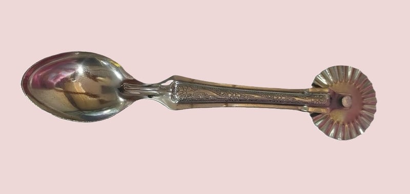 GS KITCHENWARE GS Brass Karanji Cutter Tool GujiaShankarpali Cutter 2 in 1 Brass Spoon with Cutter Pack of 1 - Image 1