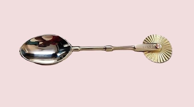 GS KITCHENWARE GS Brass Karanji Cutter Tool GujiaShankarpali Cutter 2 in 1 Brass Spoon with Cutter Pack of 1 - Image 2