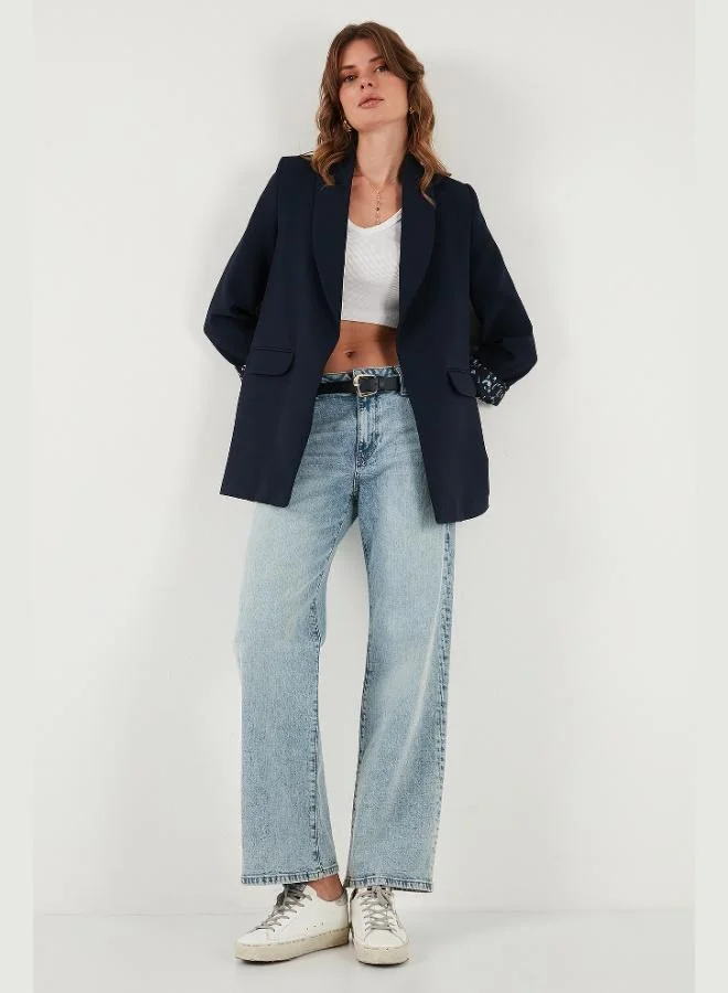 ليلا جاكيت بليزر نسائي ليلا بقصة عادية وياقة كلاسيكية وبطانة منقوشة وتفاصيل مميزة