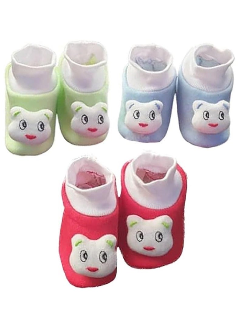 مجموعة من ثلاث أزواج من جوارب حديثي الولادة - مصنوعة من غزل القطن المفضل لراحة الأطفال، ناعم ومريح. - تأتي الجوارب بمقاس مناسب للأطفال من سن 0-12 شهرًا - Image 1