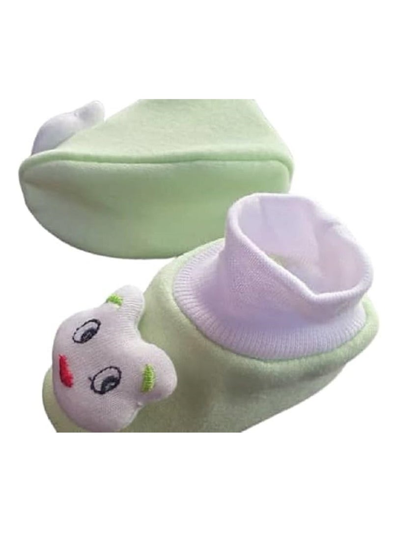 مجموعة من ثلاث أزواج من جوارب حديثي الولادة - مصنوعة من غزل القطن المفضل لراحة الأطفال، ناعم ومريح. - تأتي الجوارب بمقاس مناسب للأطفال من سن 0-12 شهرًا - Image 3