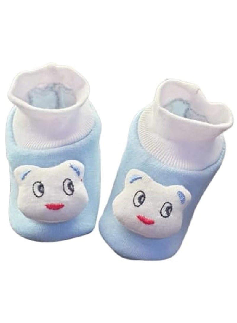 مجموعة من ثلاث أزواج من جوارب حديثي الولادة - مصنوعة من غزل القطن المفضل لراحة الأطفال، ناعم ومريح. - تأتي الجوارب بمقاس مناسب للأطفال من سن 0-12 شهرًا - Image 4