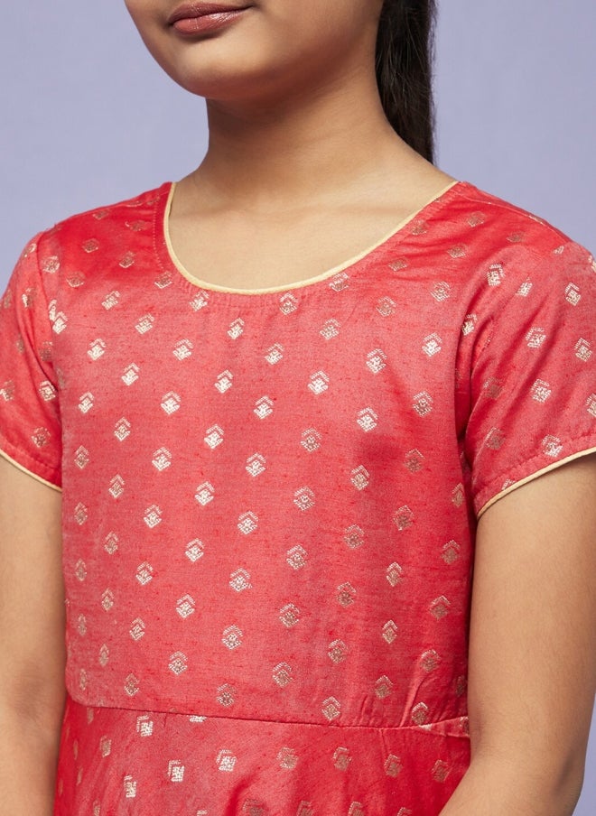 أيه كيه إس فستان ماكسي بنقوش عرقية للبنات باللون الأحمر - Image 2