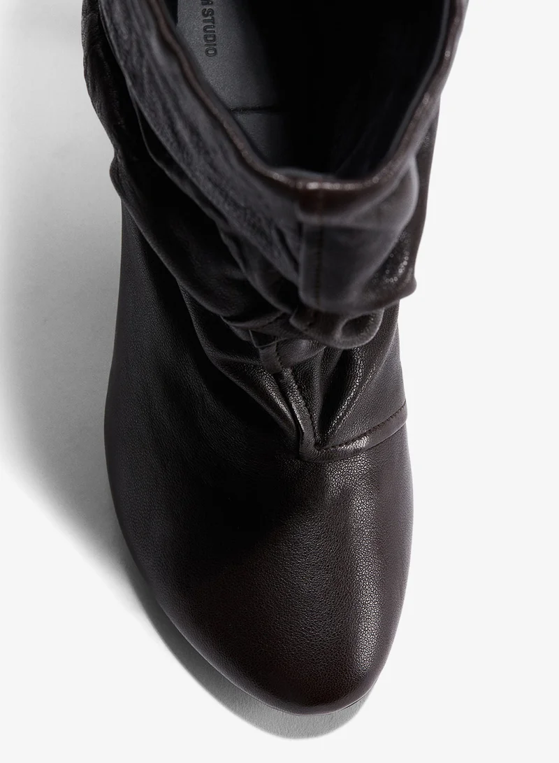 اتش اند ام بوت من الجلد بكعب