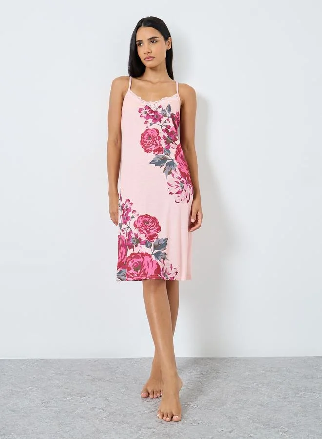 ستايلي قميص نوم بتفاصيل دانتيل وطبعة زهور