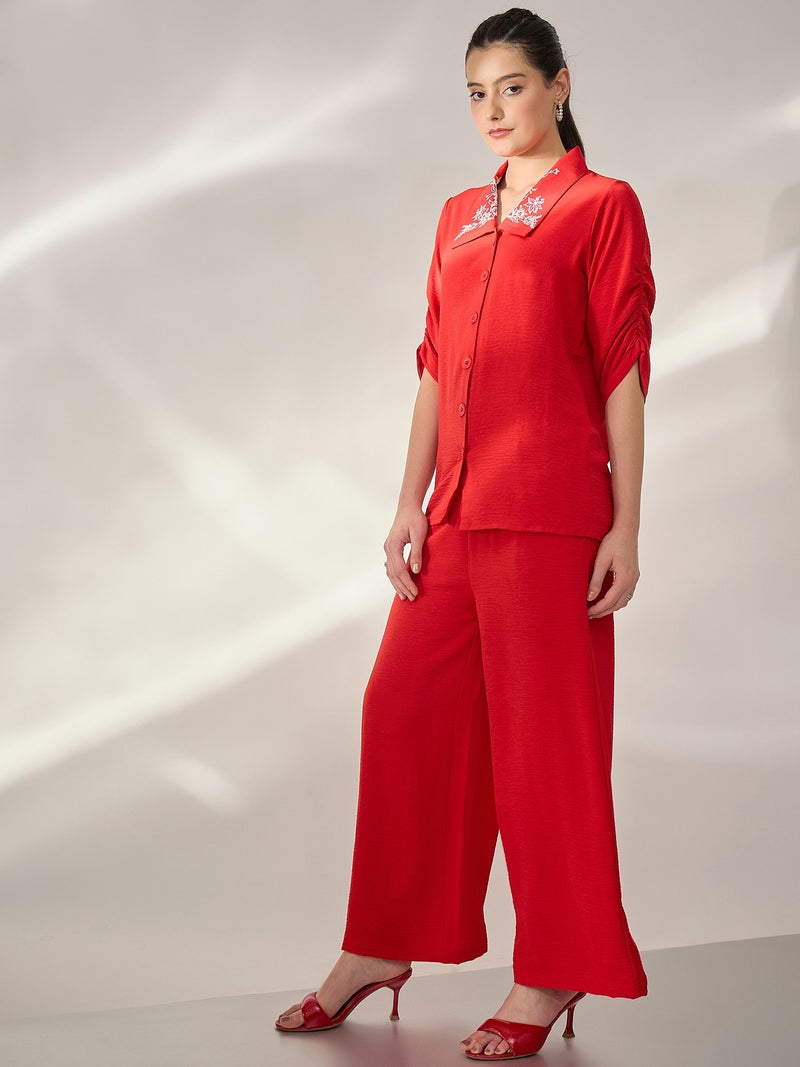 بانيت طقم متناسق (Co-ord Set) قميص مطرَّز بياقة كلاسيكية مع بنطلون - أحمر - Image 2