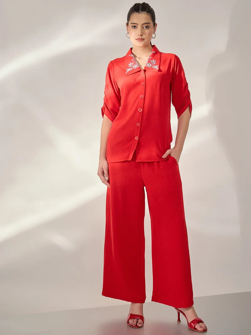 بانيت طقم متناسق (Co-ord Set) قميص مطرَّز بياقة كلاسيكية مع بنطلون - أحمر