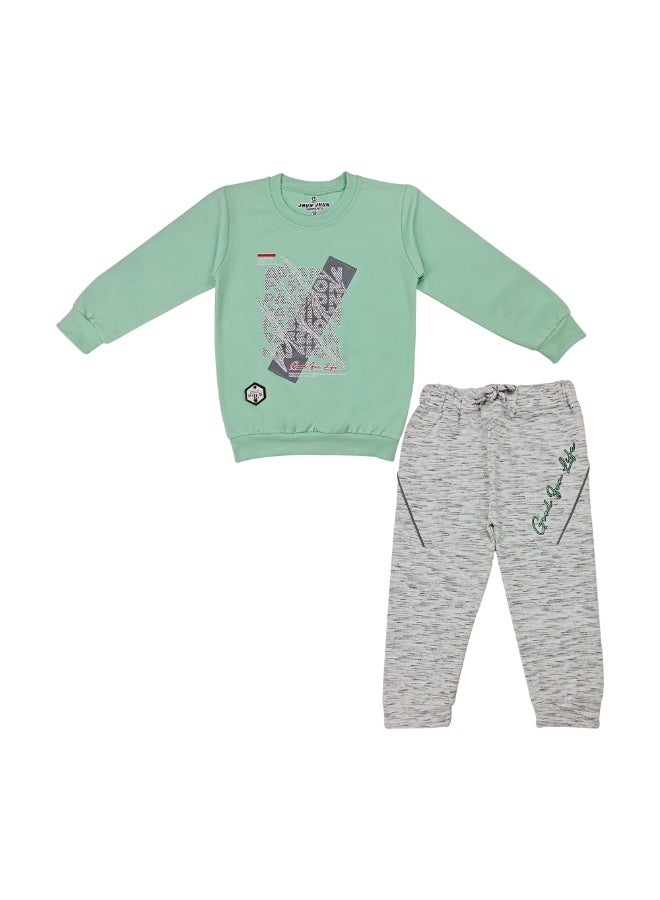 طقم كاليفورنيا للأولاد من القطن مكون من قطعتين، سويت شيرت بطبعة جرافيكية "Passion" وبنطال رياضي رمادي، ملابس رياضية كاجوال بأكمام طويلة للارتداء اليومي، للأعمار من 1 إلى 6 سنوات - Image 1